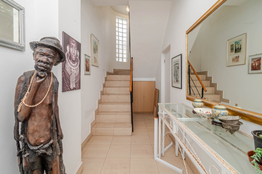 3 Bedroom Property for Sale in Sea Point Western Cape